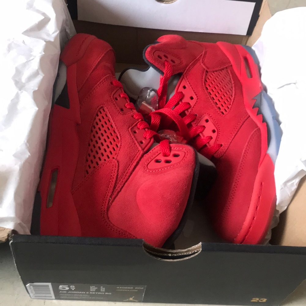 Air Jordan’s 5 retro bg